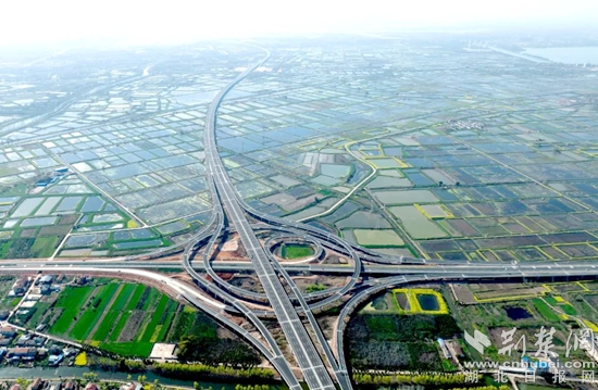 鐵、水、公、空立體式交通運(yùn)輸通道連線成網(wǎng)_副本.jpg