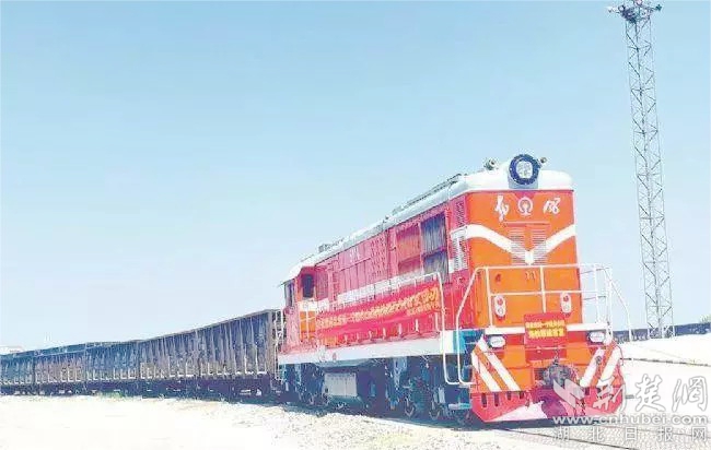 “麻城-寧波舟山港”海鐵聯(lián)運(yùn)班列。(1).jpg